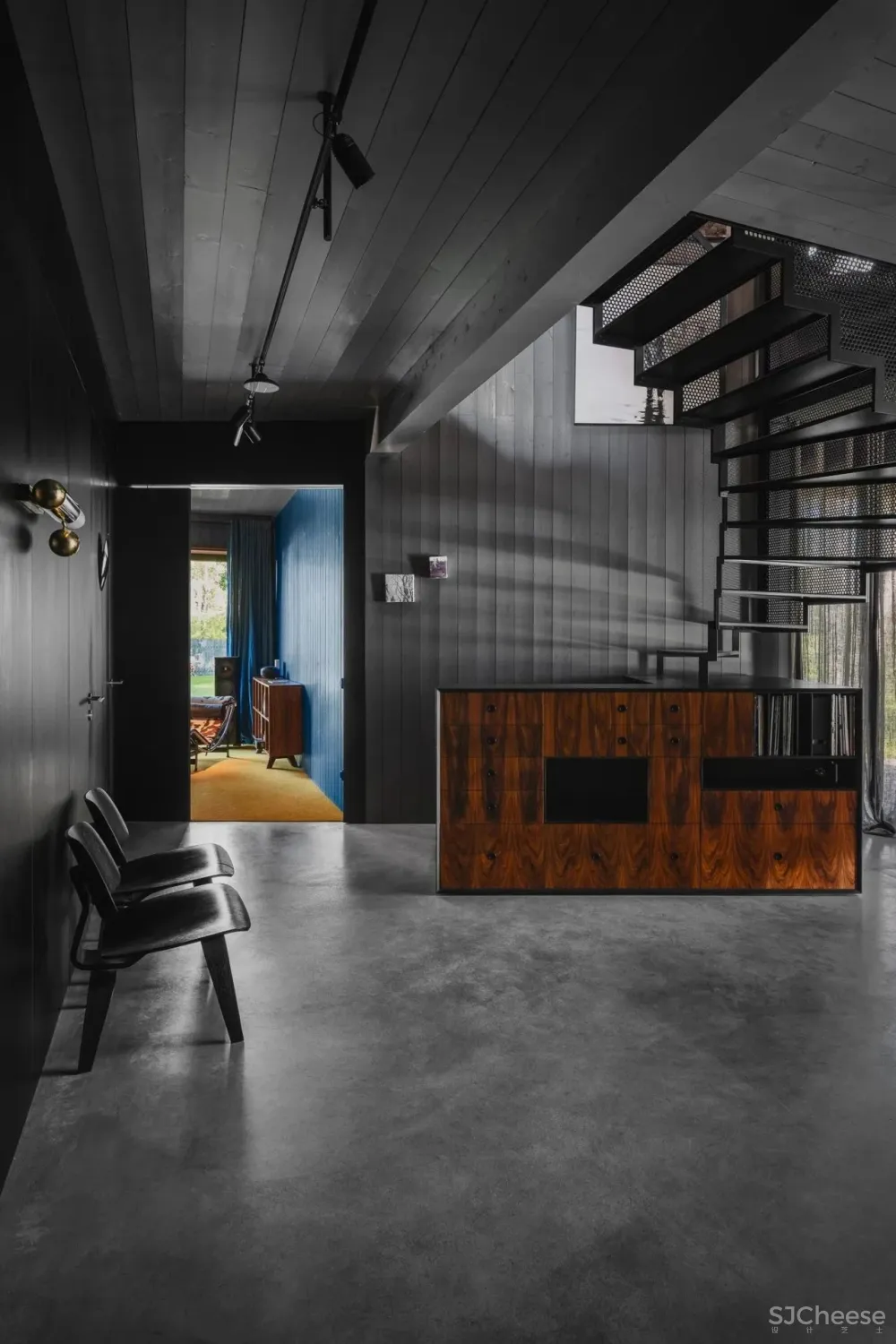 189m²黑色系别墅,藏于林间的避世居所