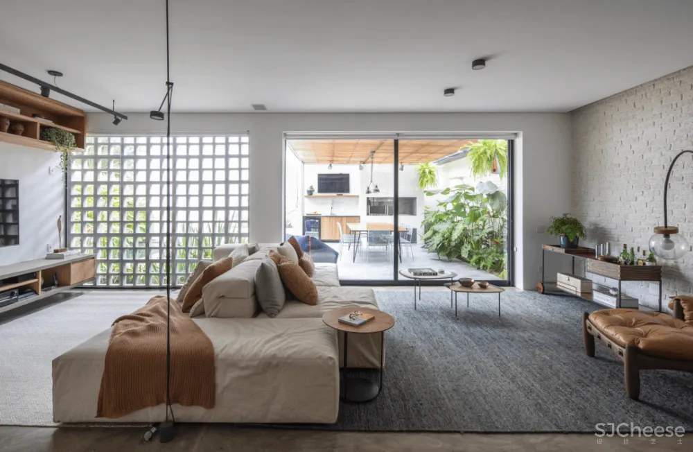 两位金融精英与他们的三个孩子,就要这一份舒缓与无压的生活空间