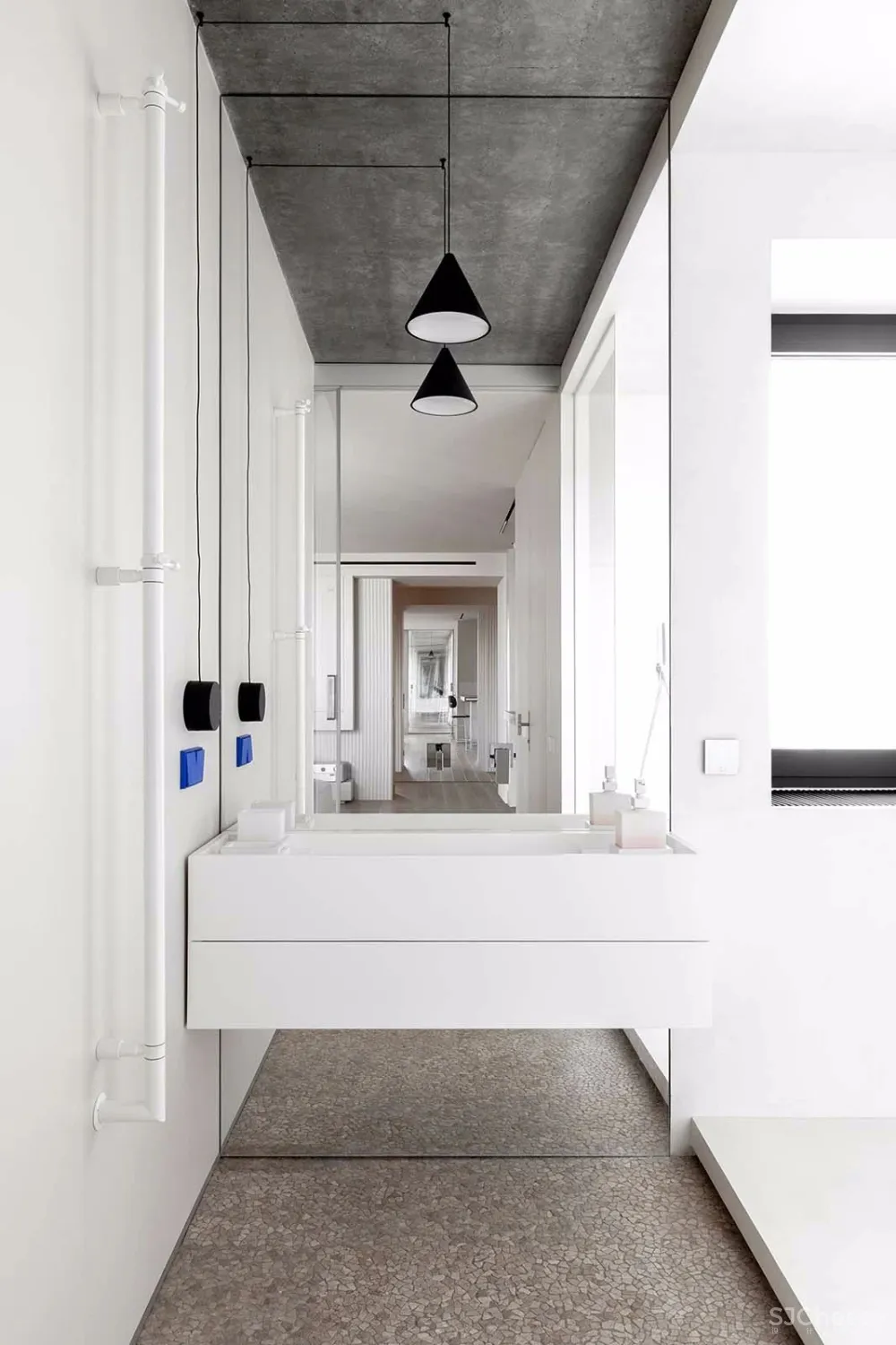 78㎡的单身简约公寓，竟只用2扇门搞定空间布局？