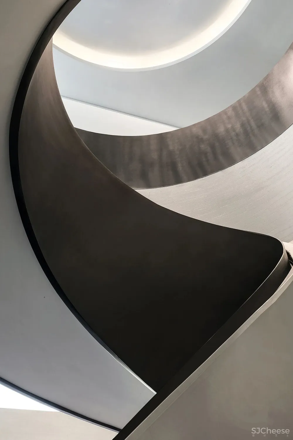 刚柔并济的“宇宙星辰”，感受黑白碰撞下的高级美！