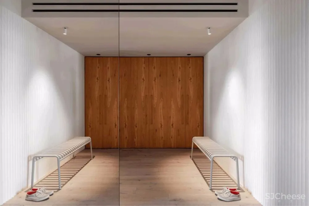 78㎡的单身简约公寓，竟只用2扇门搞定空间布局？