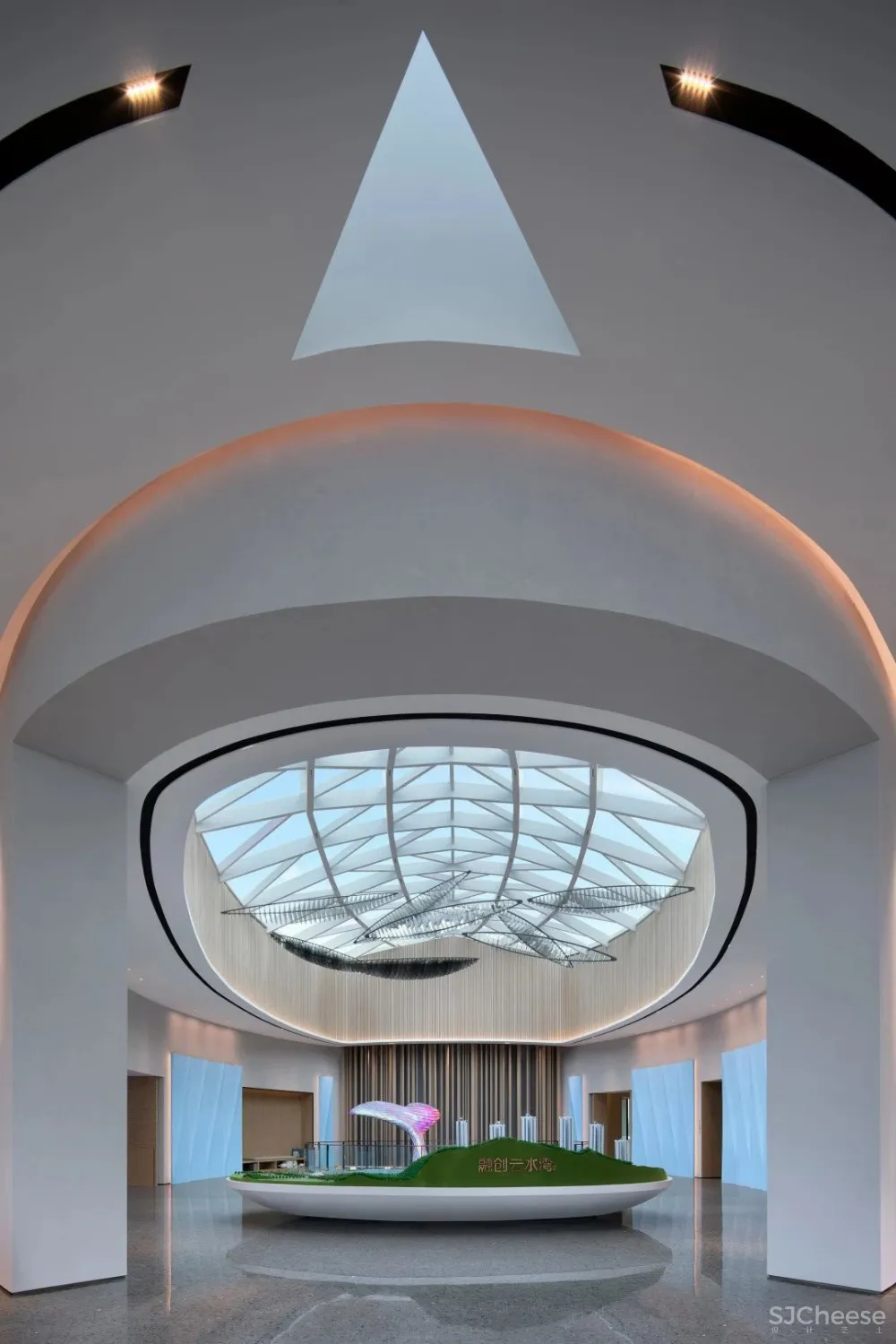 逸朗设计丨海上伊甸园,在空间的尺度上窥见奇妙的世界