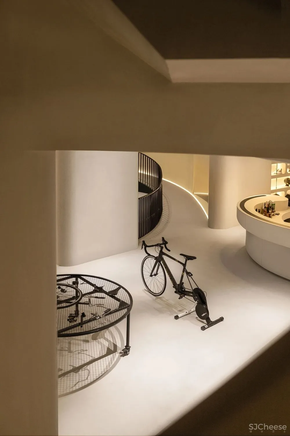 行迹的探索丨唐忠汉新作