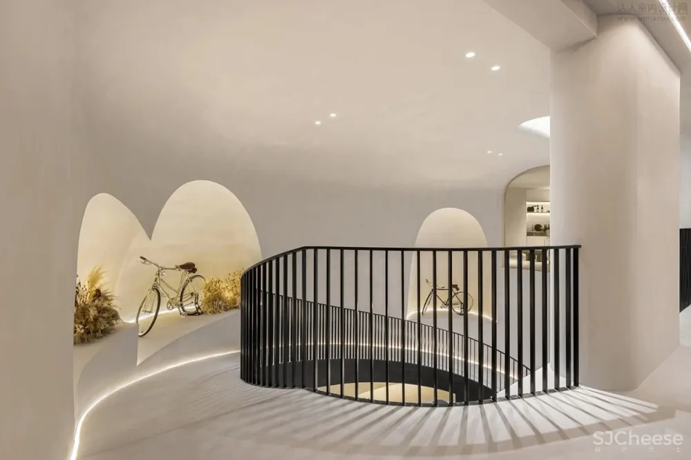 行迹的探索丨唐忠汉新作