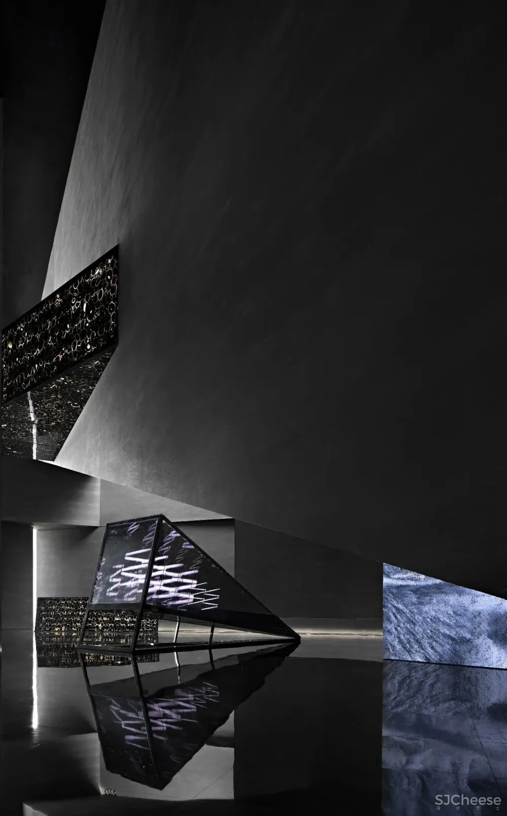 矩阵纵横新作丨一座沒有劇本的石頭城，蘇寧世茂璀璨雲著