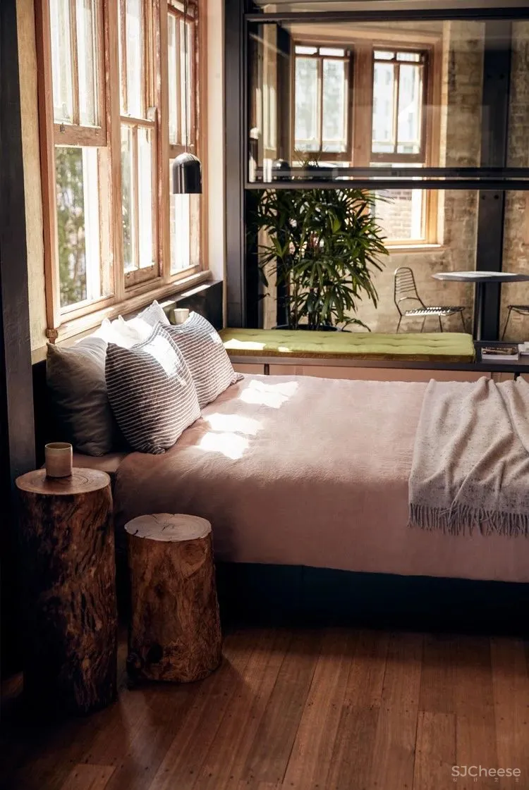 老仓库改酒店,粗糙的样子也很美