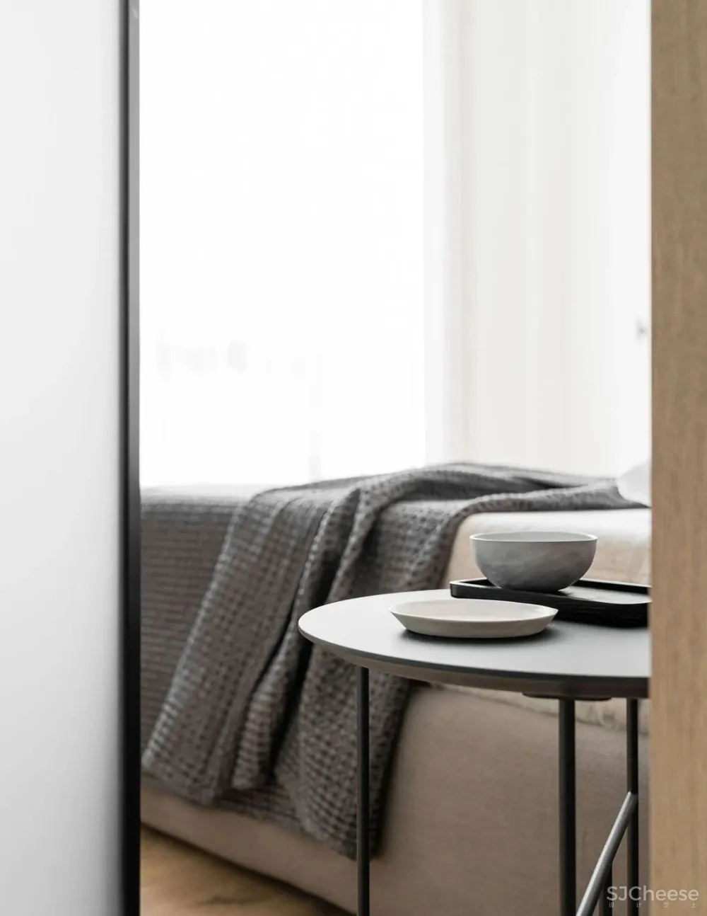 简约风的两室一厅,卧室用木饰面做背景太有范了!