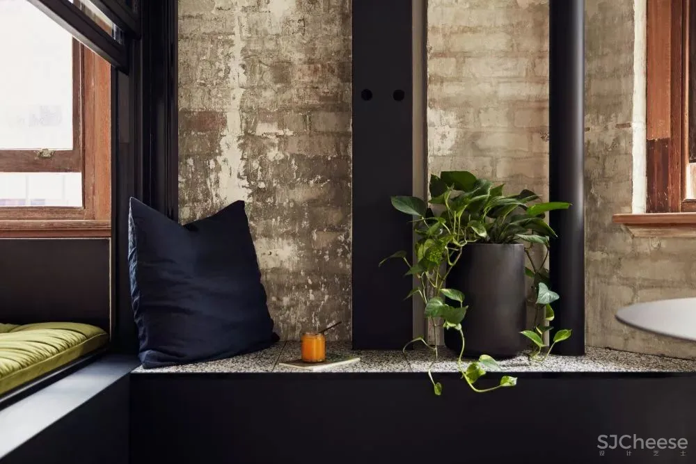 老仓库改酒店,粗糙的样子也很美