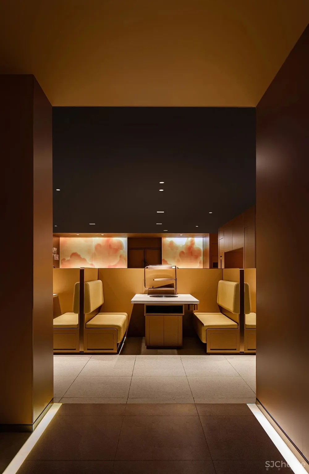 火红而热烈，燃起暖冬活力的幻妙天地！