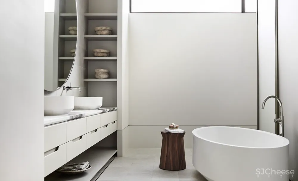 从外面看就是个别墅，其实是2个大平层，简约设计也有豪宅范!