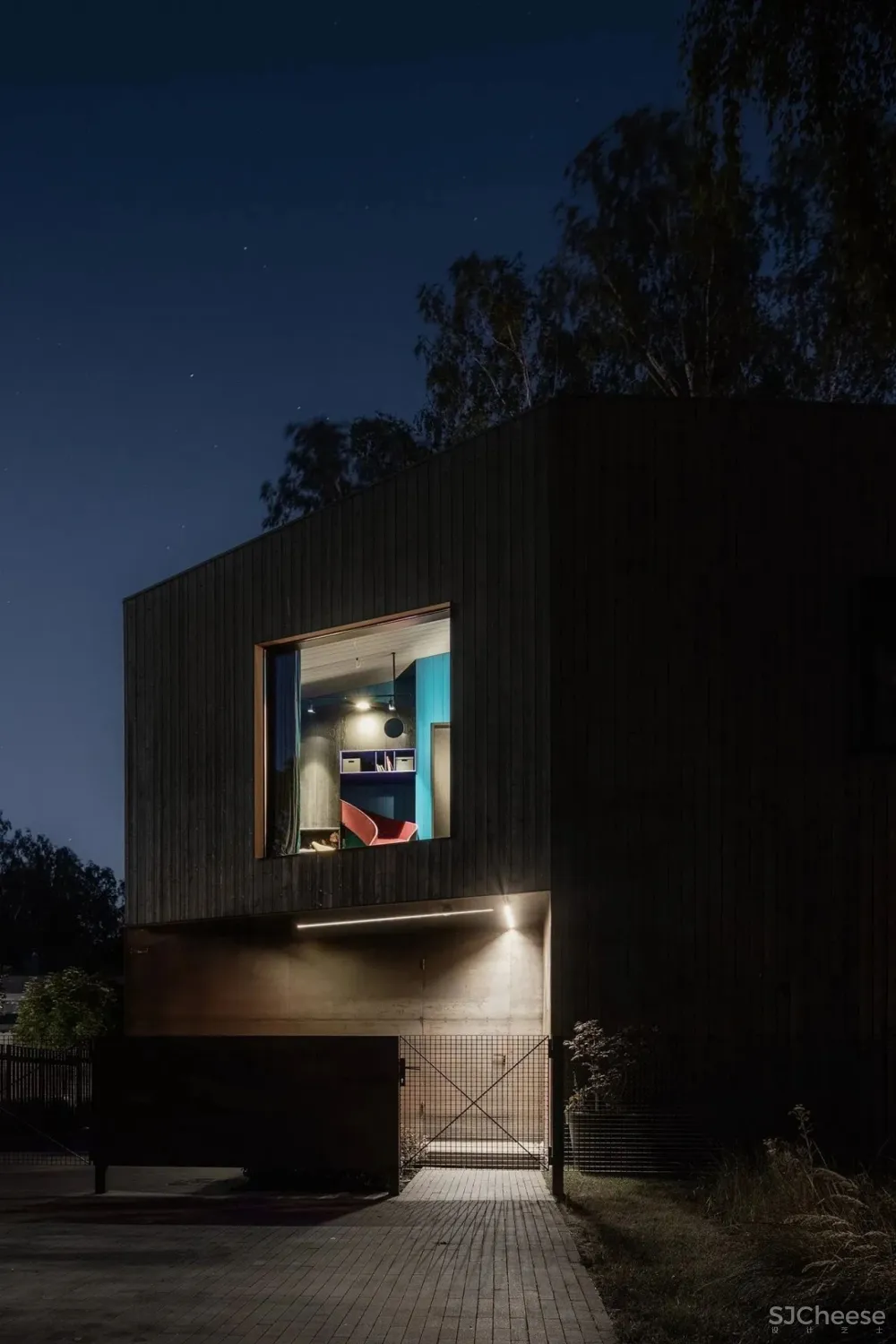 189m²黑色系别墅,藏于林间的避世居所