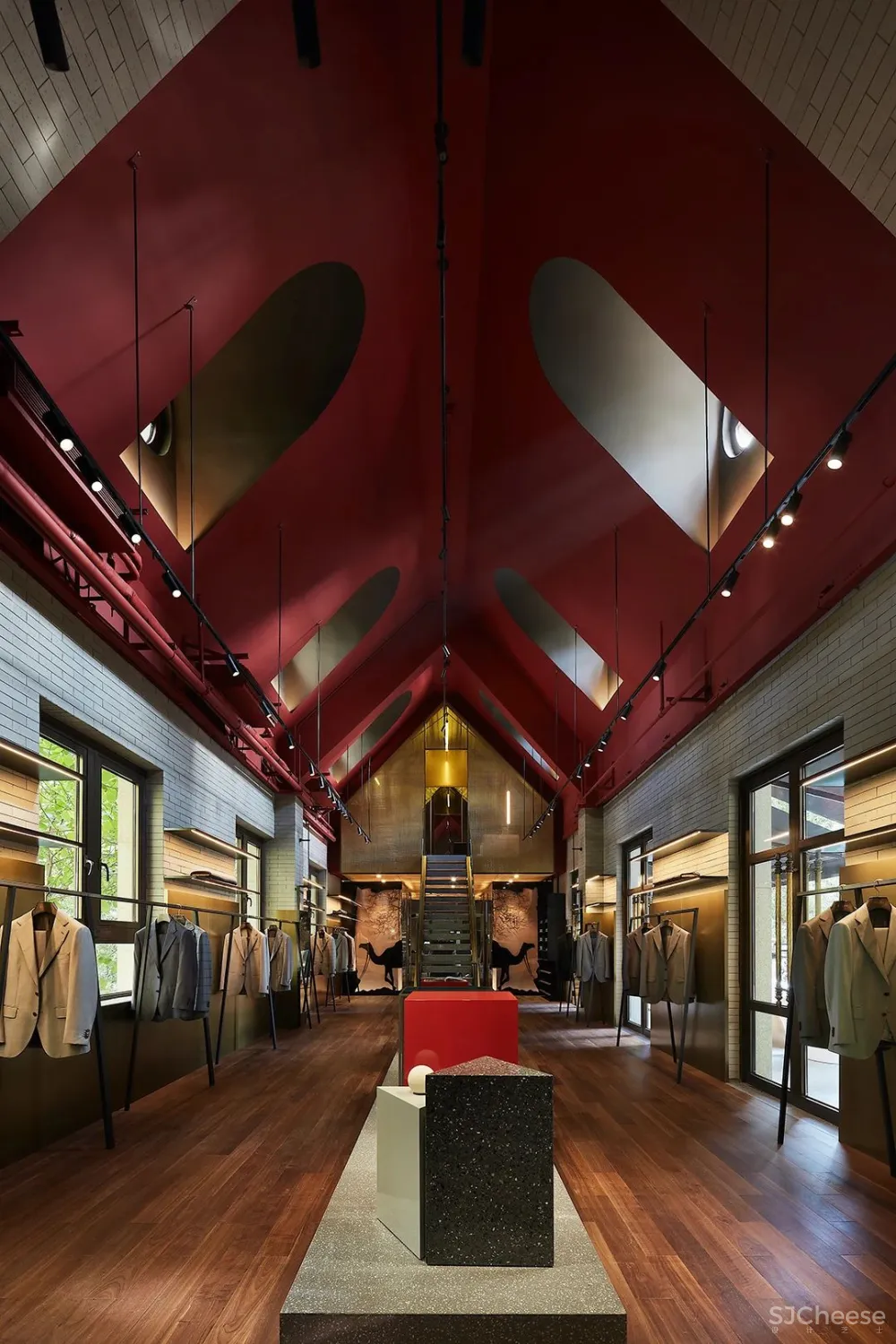 方磊 Smelix 仕觅男装高定,上海老建筑的沉浸式时尚秀场