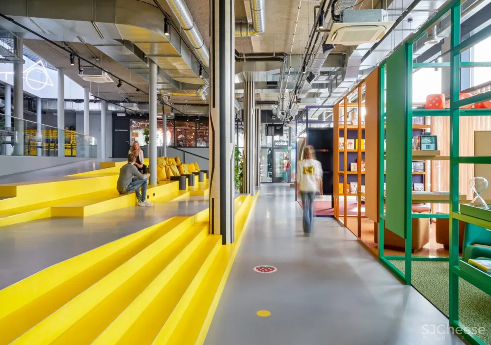 酒店还有共享办公,公区配置也「不讲武德」,网友:联合办公感觉要凉?