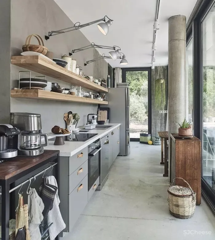 玻璃墙捕捉绿意光景!极简混凝系别墅