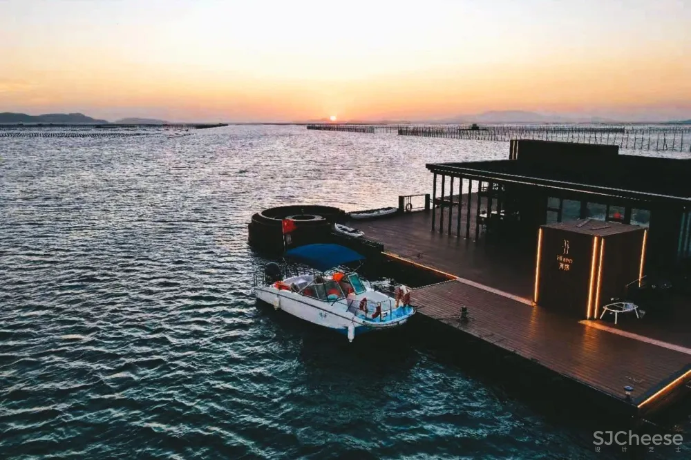 福建小哥租下一片海,造600㎡漂浮大平层:我随时可以与世隔绝