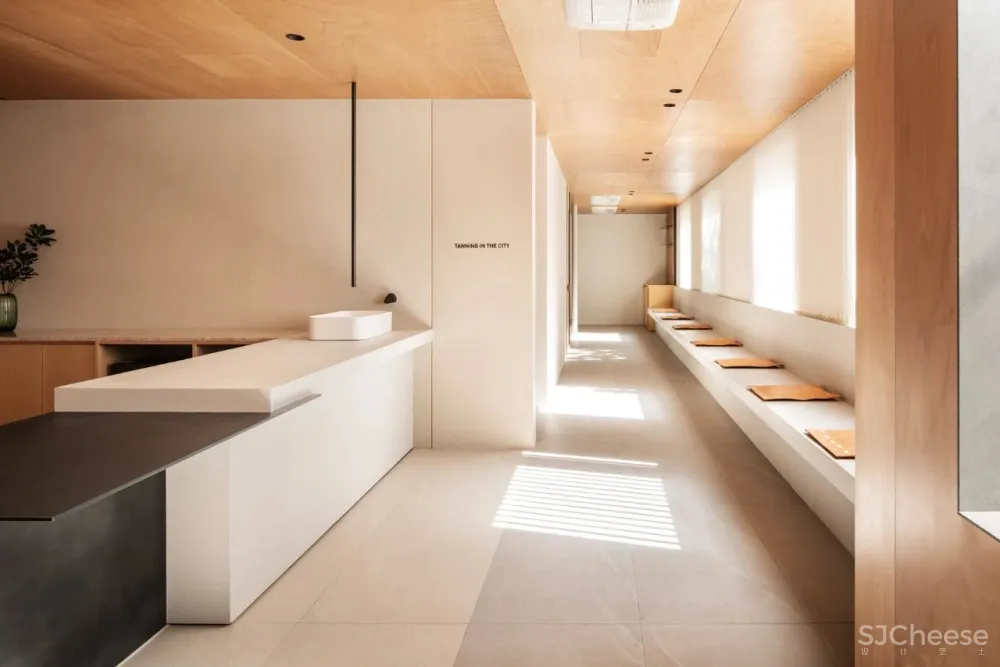 ‘Tanning in the City’ Salon in Seoul by Studio Fragment.