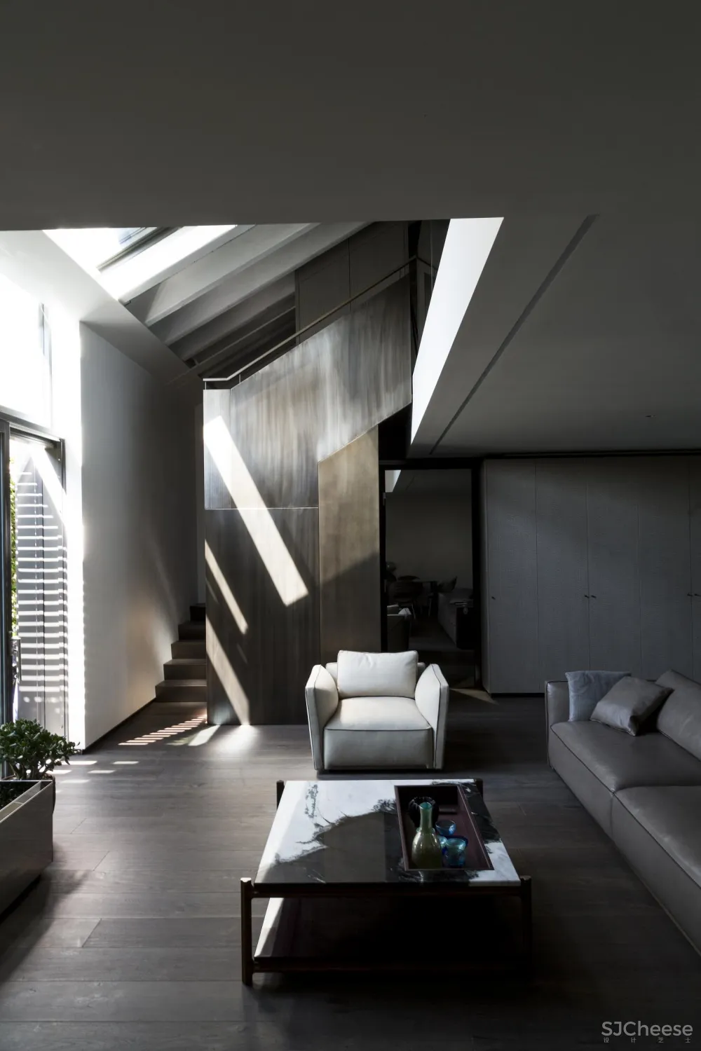 米兰废弃仓库爆改成公寓楼,每个户型都是复式,太有腔调了