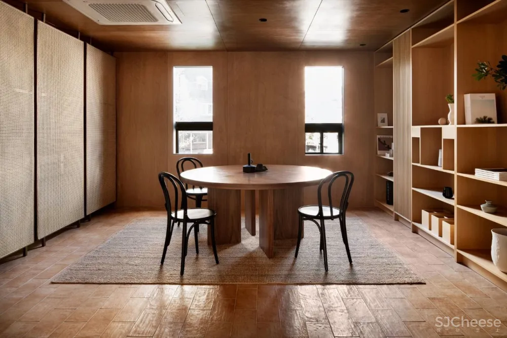 ‘Tanning in the City’ Salon in Seoul by Studio Fragment.