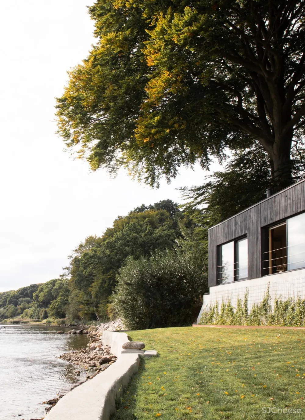 Norm Architects新作|“边境”湖边小屋,北欧式的简约设计美学