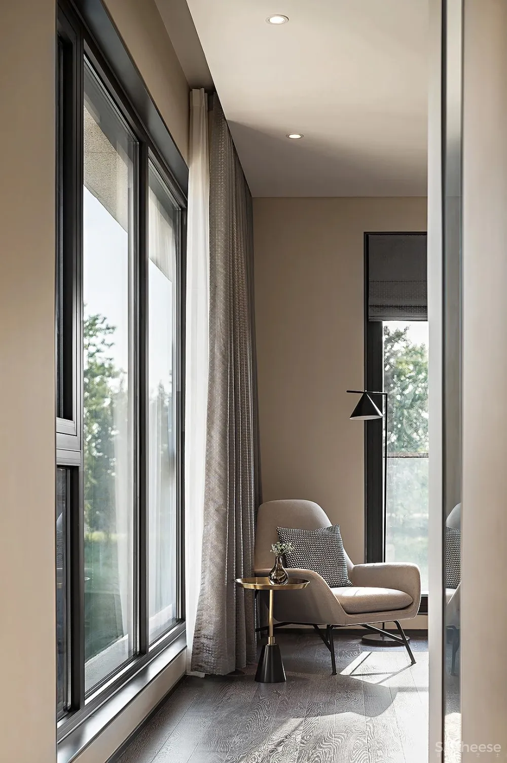 纯净而内敛，大隐于日光的莫兰迪美宅