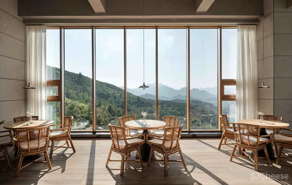 侘寂极简，融入自然的山顶咖啡馆丨慢珊瑚设计