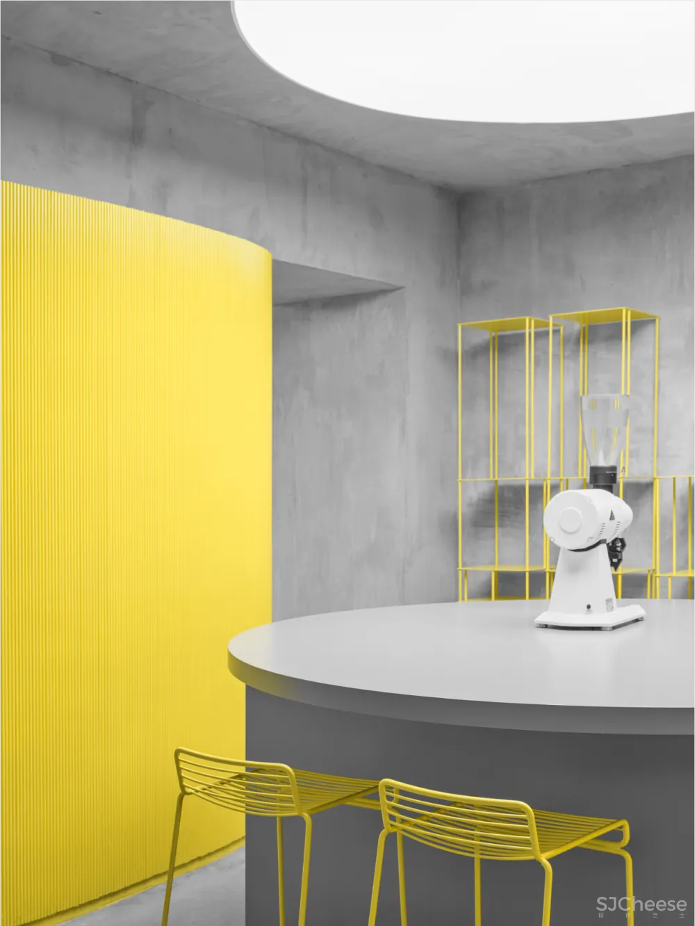 珠宝品牌Avgvst圣彼得堡最新旗舰店,整店运用了极简主义手法