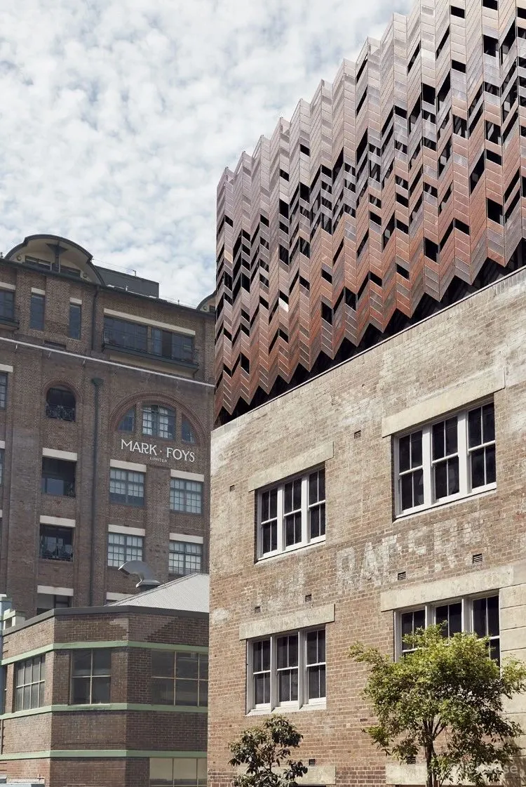 老仓库改酒店,粗糙的样子也很美