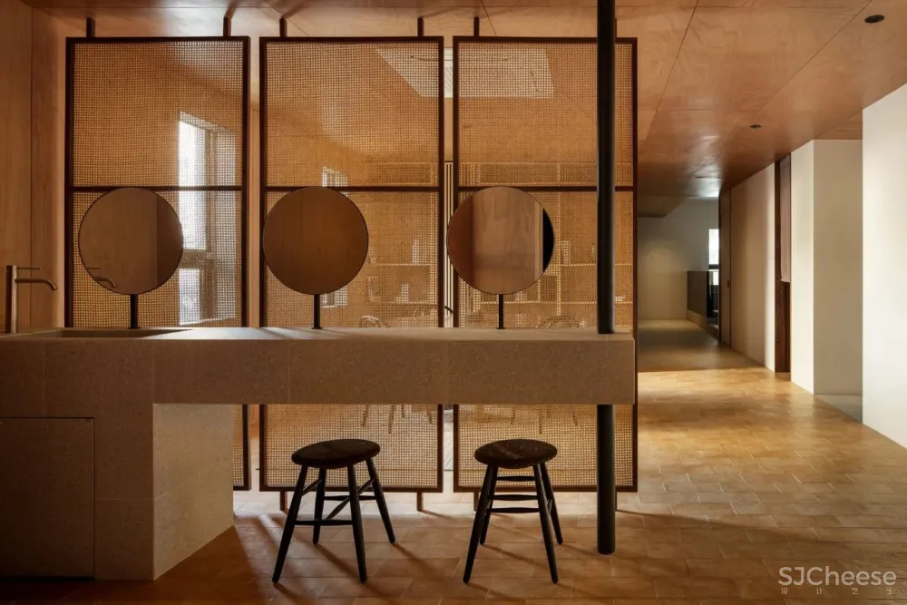 ‘Tanning in the City’ Salon in Seoul by Studio Fragment.
