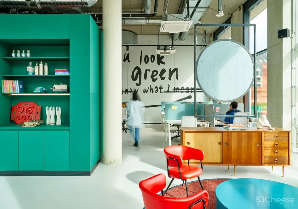 酒店还有共享办公,公区配置也「不讲武德」,网友:联合办公感觉要凉?