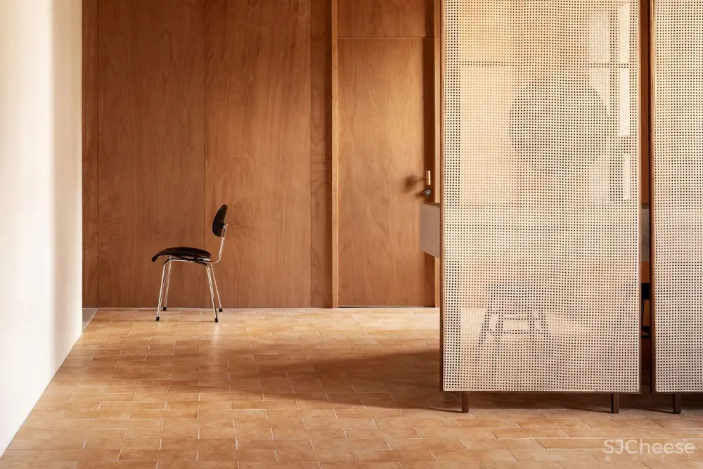 ‘Tanning in the City’ Salon in Seoul by Studio Fragment.