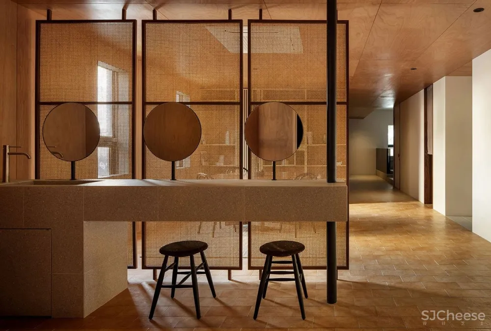 ‘Tanning in the City’ Salon in Seoul by Studio Fragment.