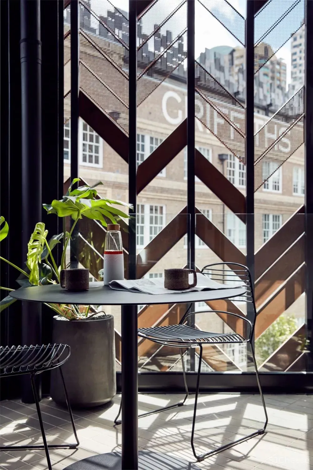 老仓库改酒店,粗糙的样子也很美