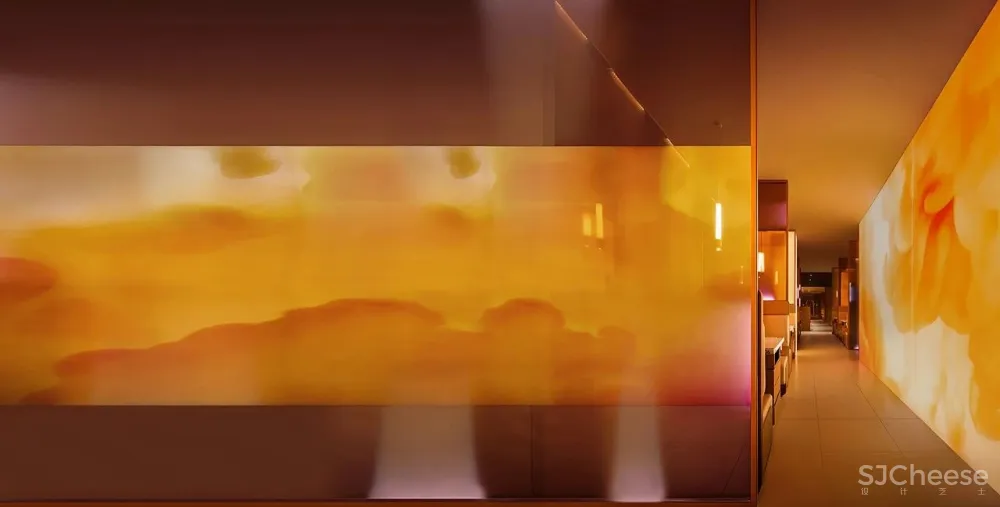 火红而热烈，燃起暖冬活力的幻妙天地！