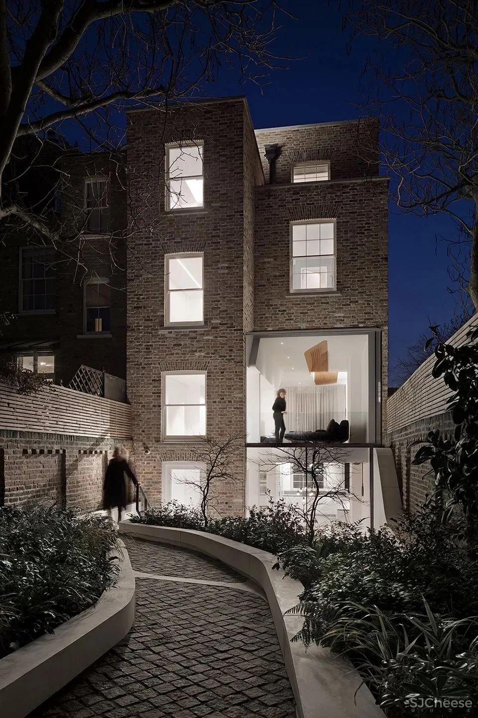 老房改造,简约设计+天窗,完美解决采光问题!