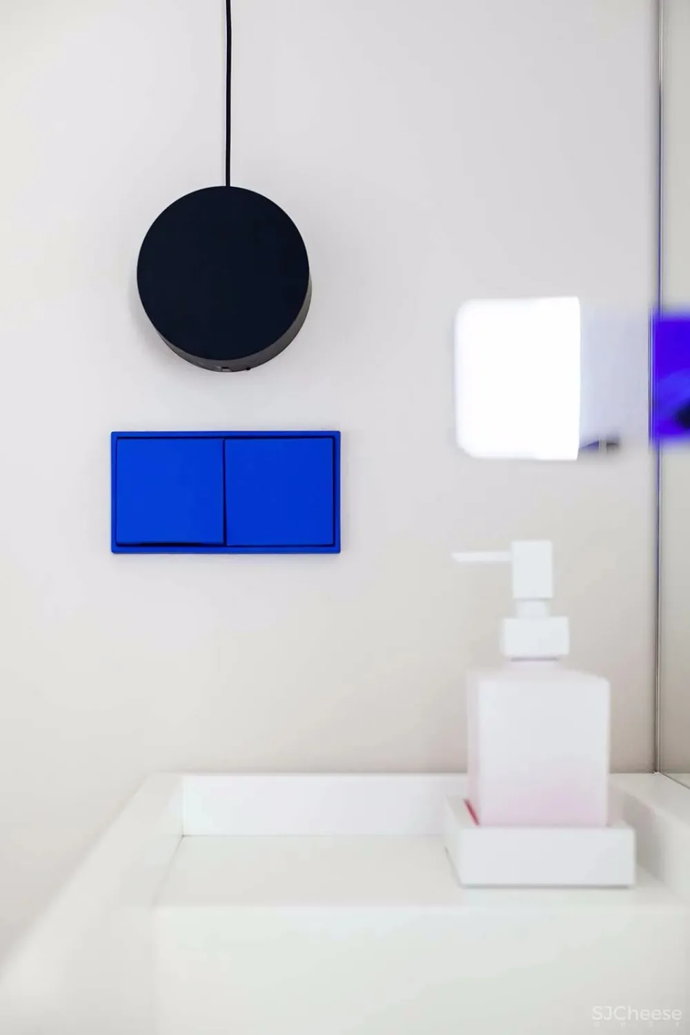 78㎡的单身简约公寓，竟只用2扇门搞定空间布局？