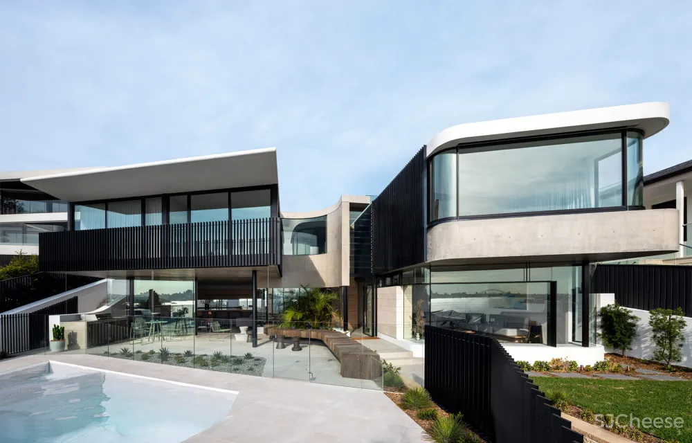 不落俗套的海景别墅,混凝土勾勒雕塑外观,太牛了!