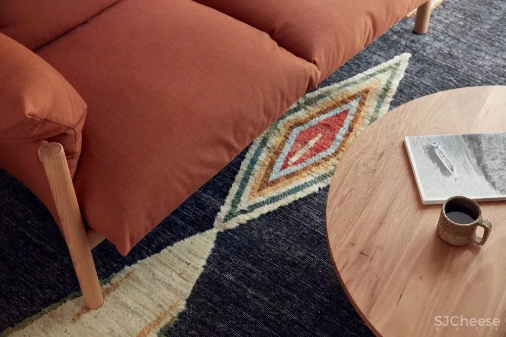 老仓库改酒店,粗糙的样子也很美