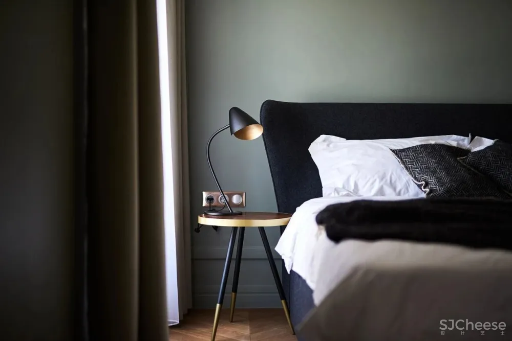 Andrea Szakos 顶层豪宅的色彩软装