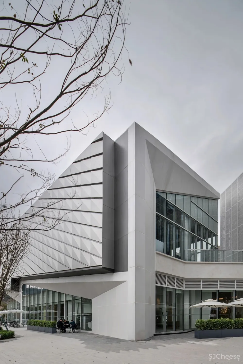 尚壹扬新作丨折线,让空间起舞:旭辉⾦科·贵阳乌当销售中⼼