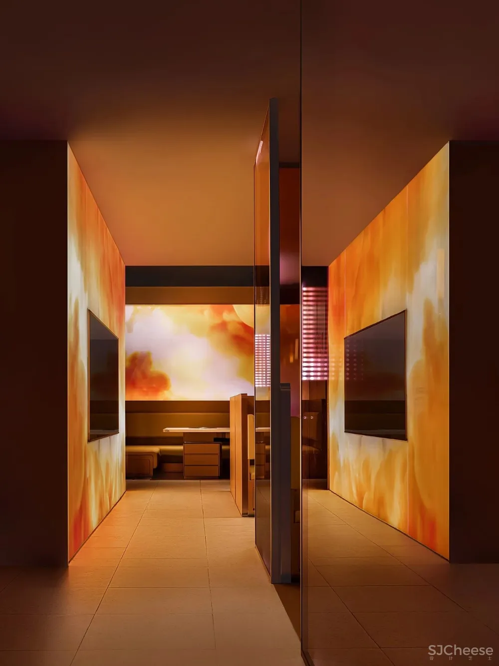 火红而热烈，燃起暖冬活力的幻妙天地！