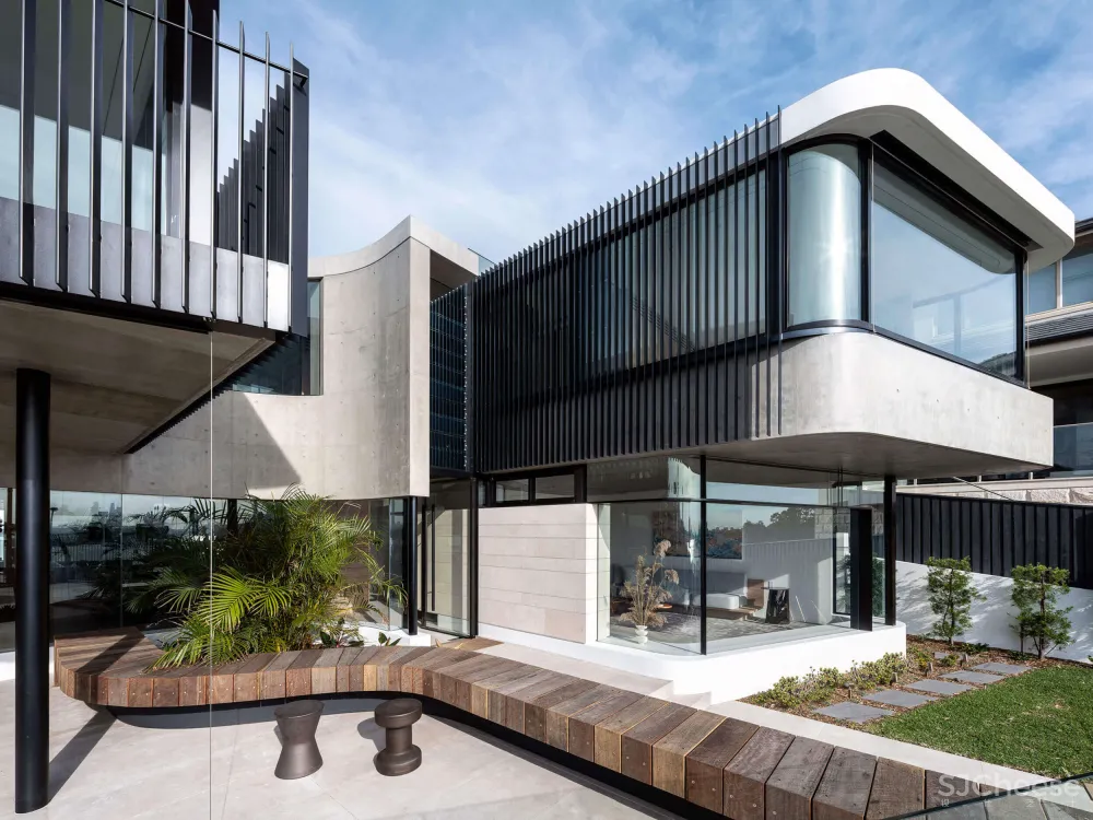 不落俗套的海景别墅,混凝土勾勒雕塑外观,太牛了!