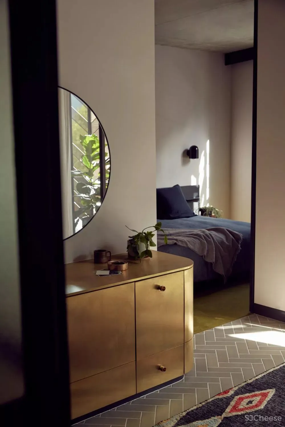 老仓库改酒店,粗糙的样子也很美