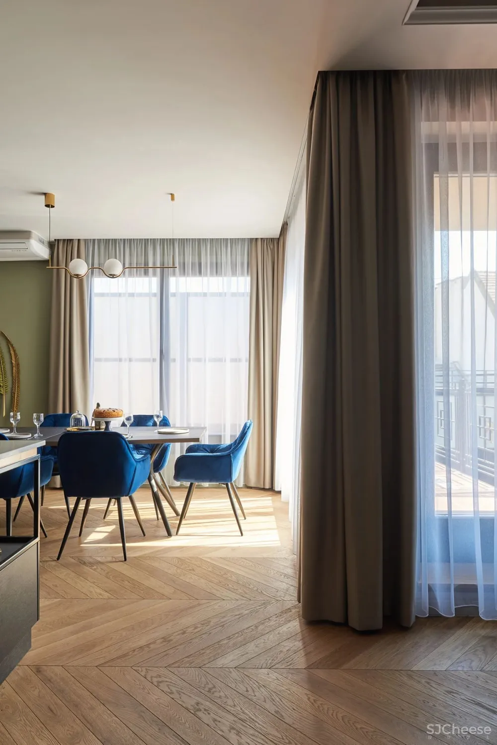 Andrea Szakos 顶层豪宅的色彩软装