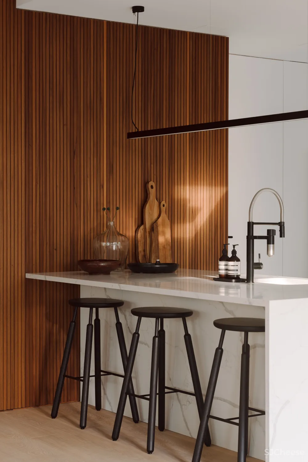 暖色系现代公寓,木饰面这样装个性又精致