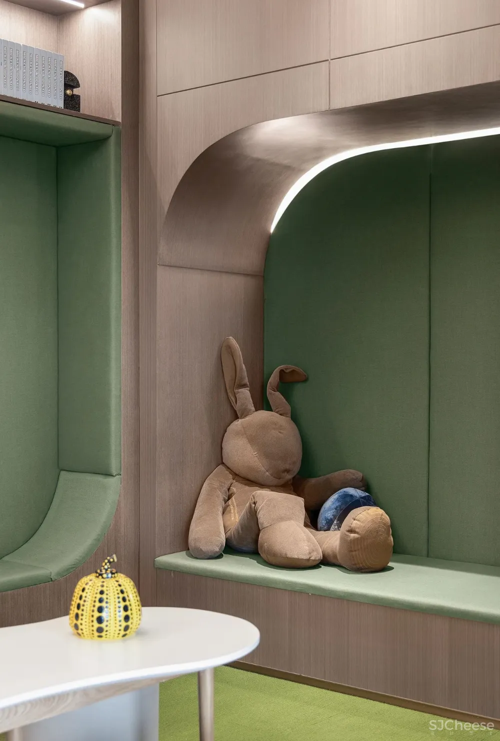 CLV-中海：时尚与温雅邂逅，打造城市里的时光书局！