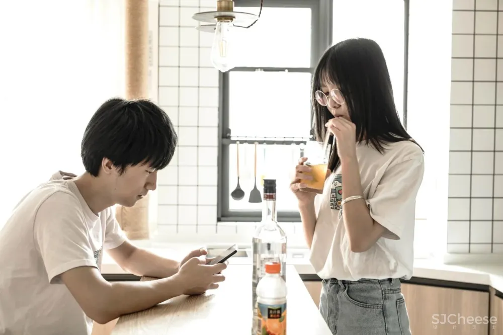 80㎡温馨日系风,LDK、亚麻色系、吧台...住两人一猫太“甜”了!