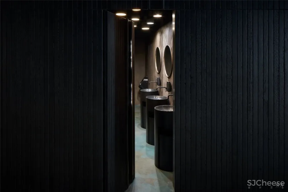 新作 布拉格Gran Fierro餐厅：将木炭融入粗野风格 Formafatal