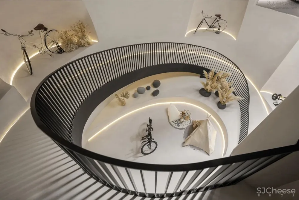 行迹的探索丨唐忠汉新作