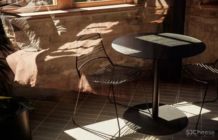 老仓库改酒店,粗糙的样子也很美