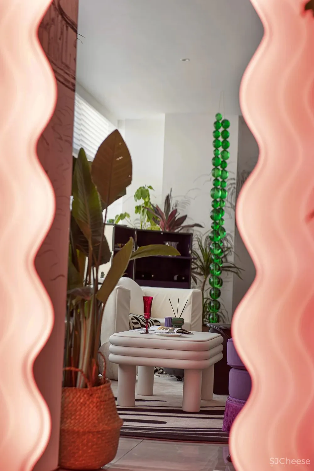 冷艳轻复古，叛逆又迷人的美！